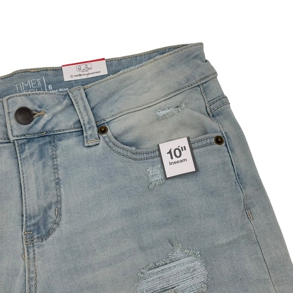 Time and Tru Women’s Size 6 light wash Bermuda shorts denim NWT - Picture 4 of 11
